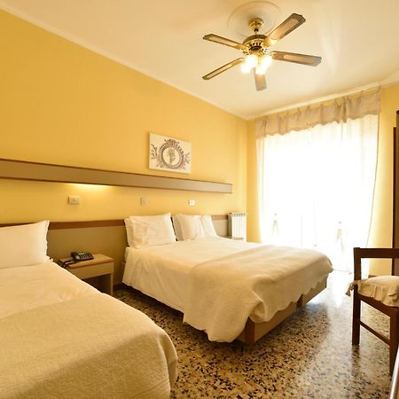 Hotel Bergamo Mare San Bartolomeo Al Mare Exteriör bild