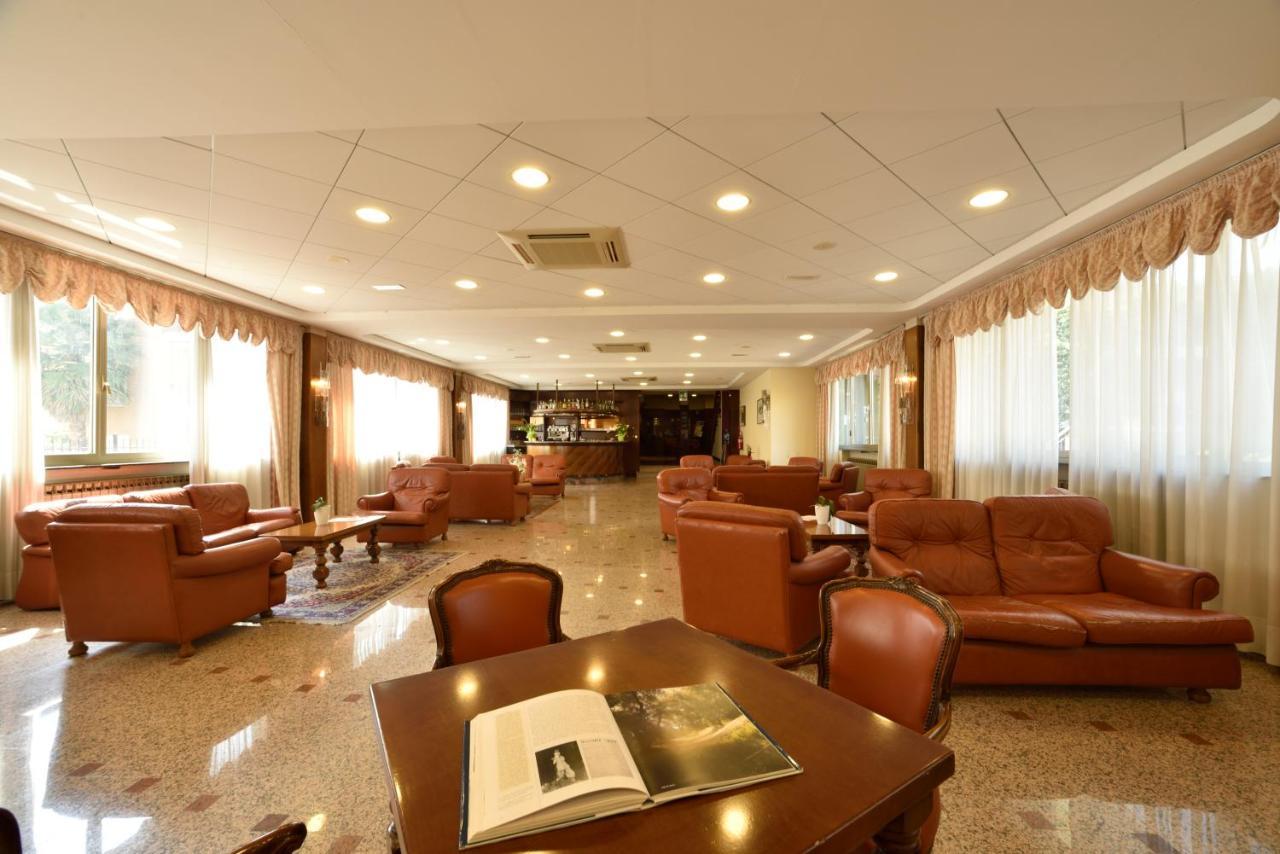 Hotel Bergamo Mare San Bartolomeo Al Mare Exteriör bild