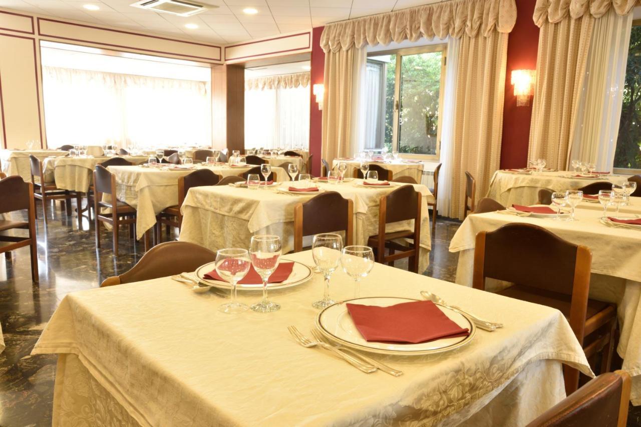 Hotel Bergamo Mare San Bartolomeo Al Mare Exteriör bild