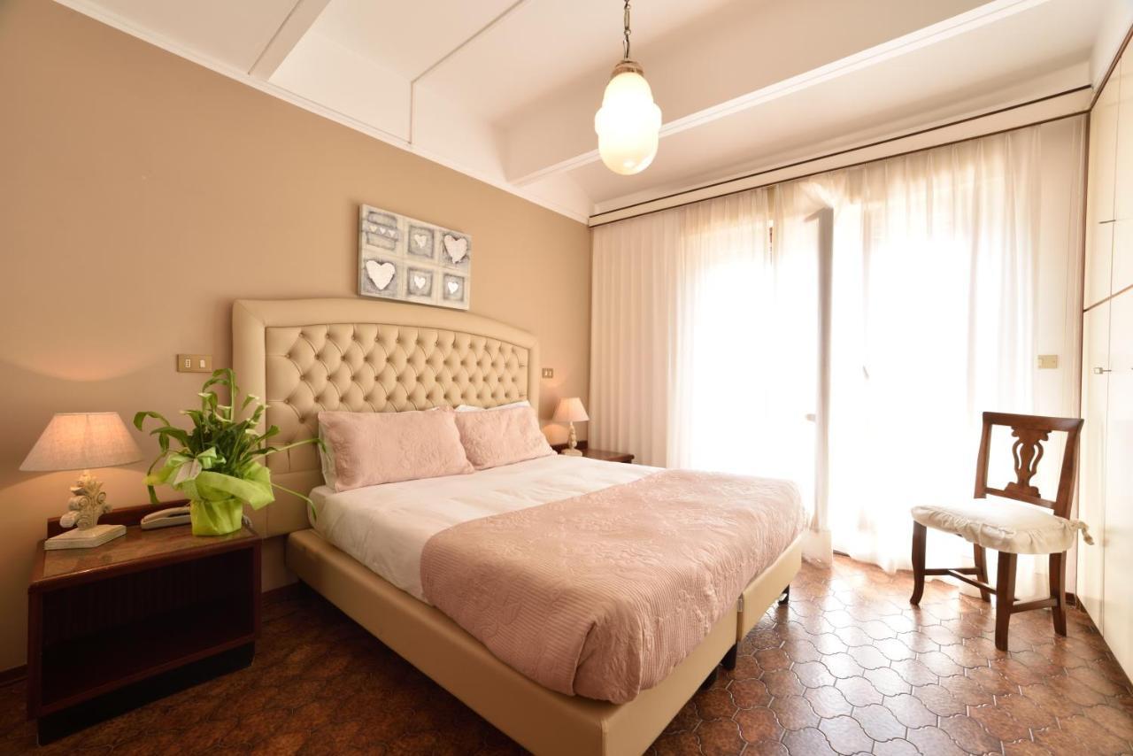Hotel Bergamo Mare San Bartolomeo Al Mare Exteriör bild