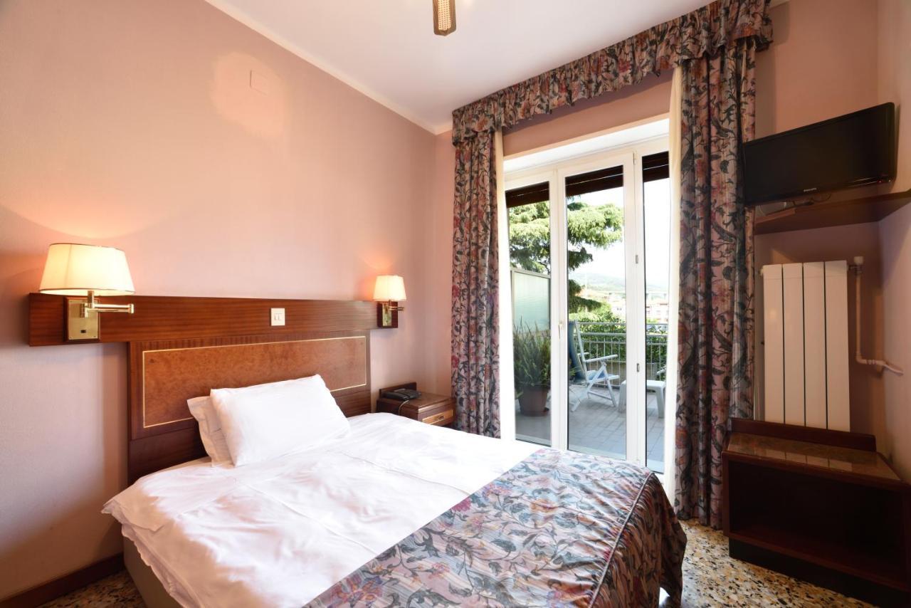 Hotel Bergamo Mare San Bartolomeo Al Mare Exteriör bild