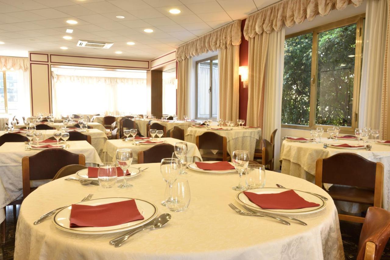 Hotel Bergamo Mare San Bartolomeo Al Mare Exteriör bild