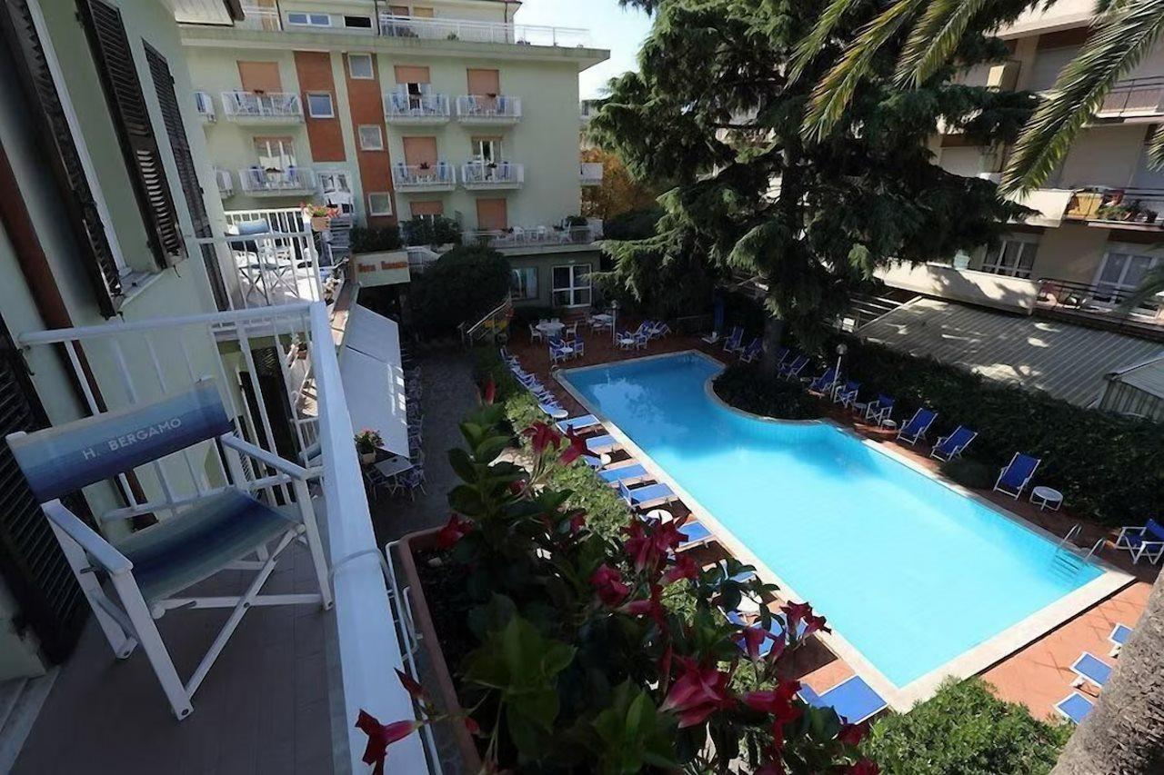 Hotel Bergamo Mare San Bartolomeo Al Mare Exteriör bild