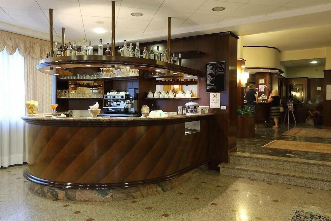 Hotel Bergamo Mare San Bartolomeo Al Mare Exteriör bild