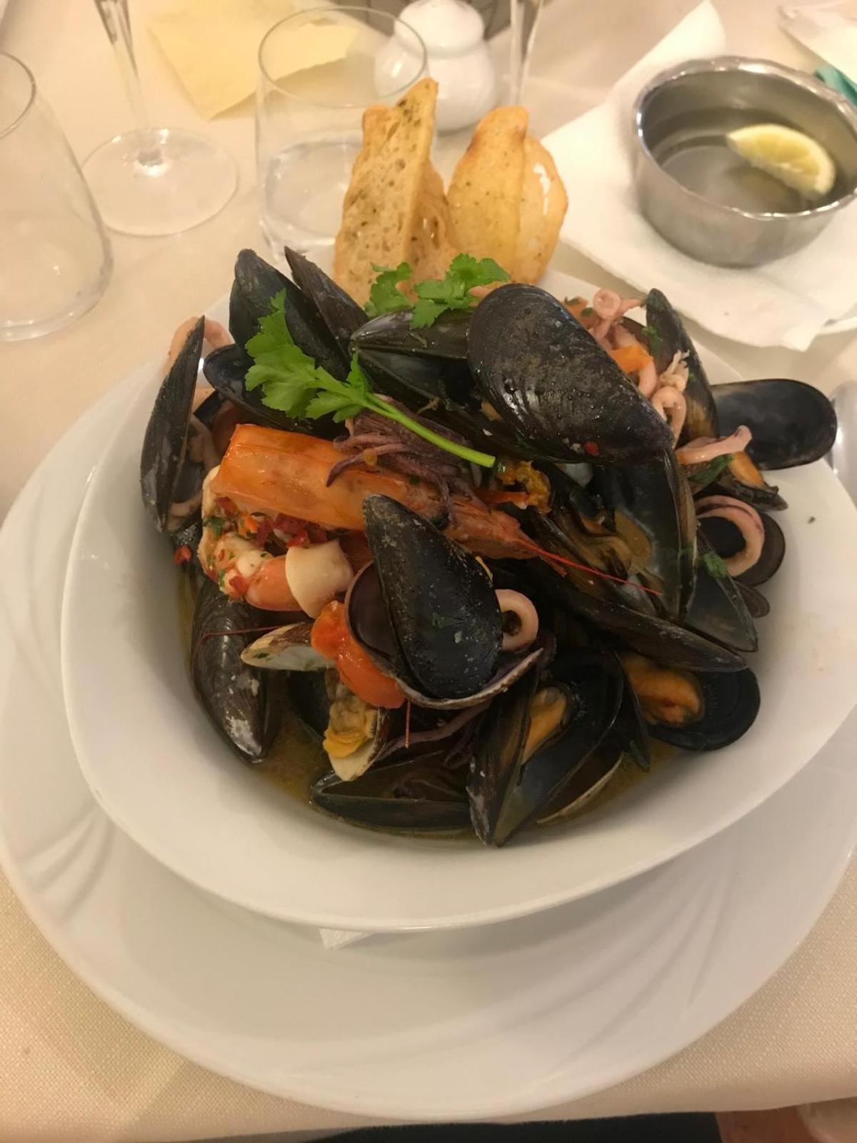 Hotel Bergamo Mare San Bartolomeo Al Mare Exteriör bild